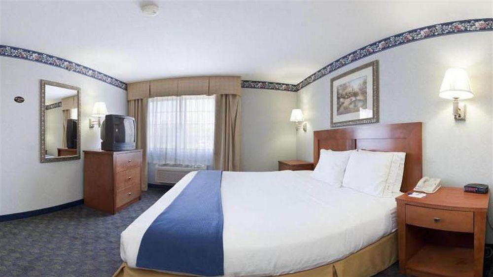 Comfort Inn & Suites Napoleon Exterior foto