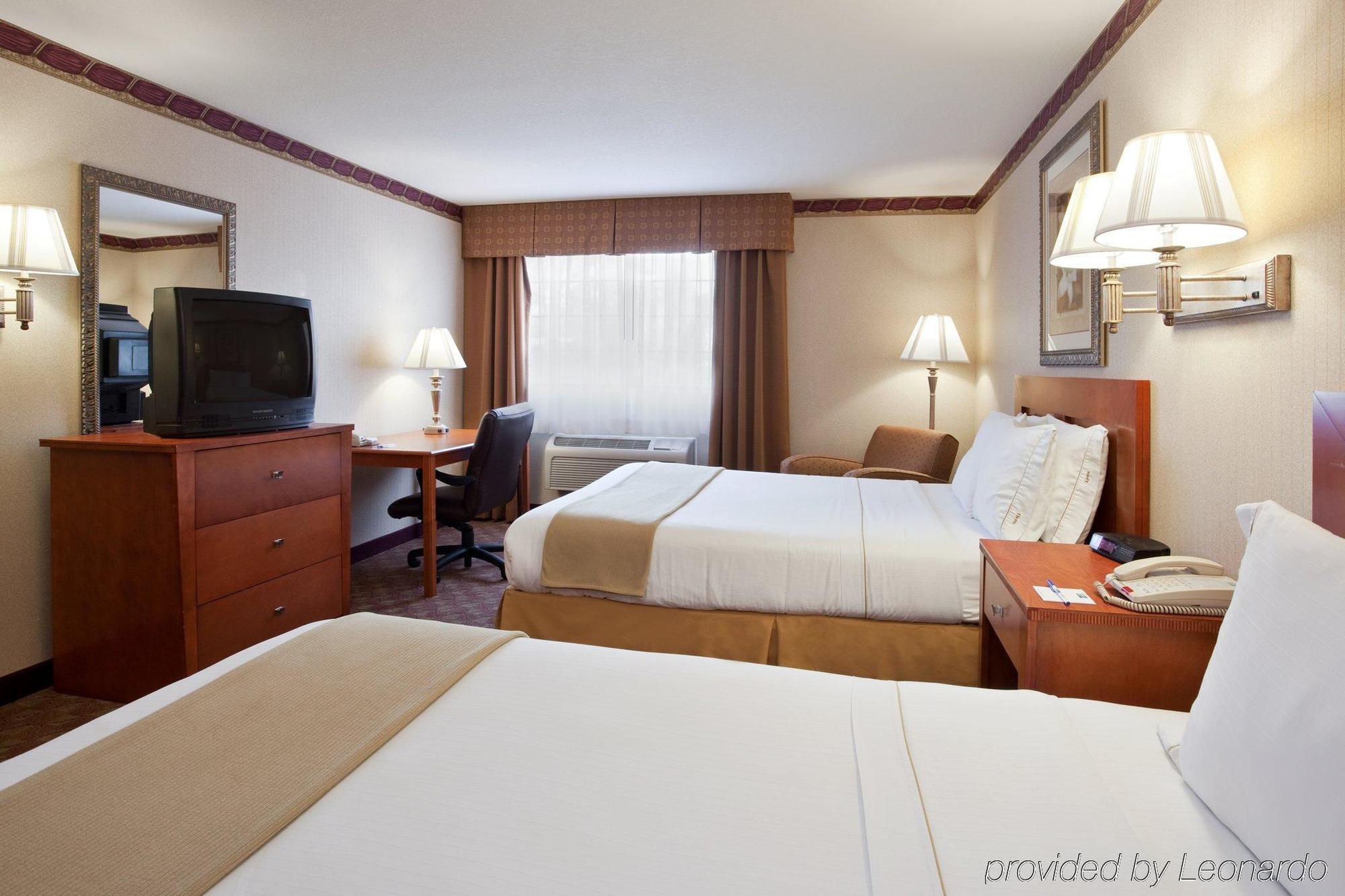 Comfort Inn & Suites Napoleon Habitación foto