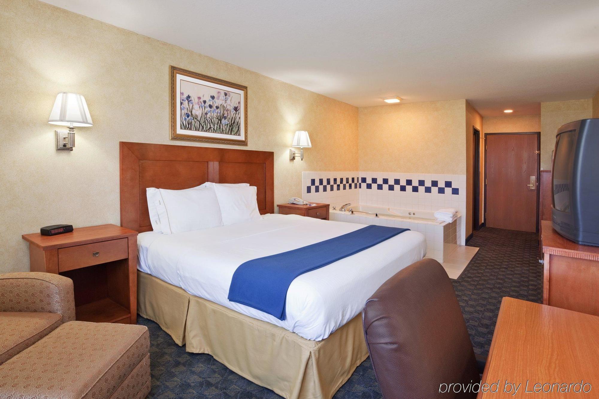 Comfort Inn & Suites Napoleon Habitación foto