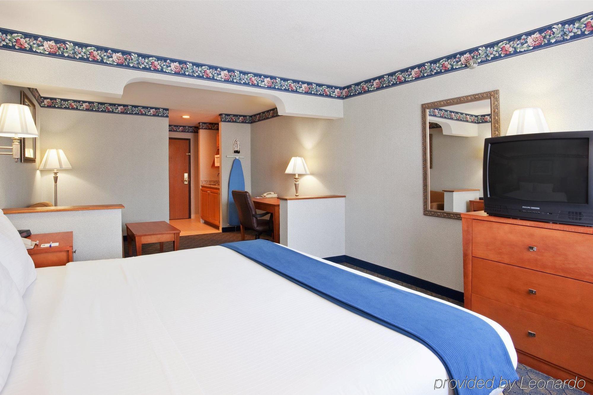 Comfort Inn & Suites Napoleon Habitación foto